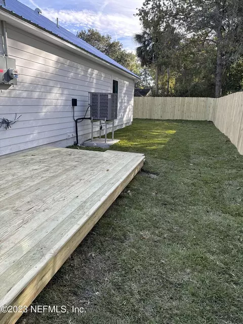 Exterior - 887 E Aiken St, Saint Augustine, FL 32084 photo 2 of 7
