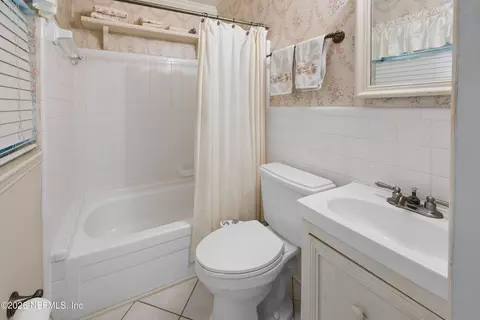Bath - 1191 Johns Dr, Starke, FL 32091 photo 2 of 5