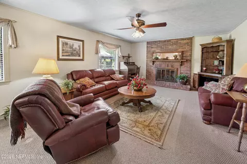 Living - 1191 Johns Dr, Starke, FL 32091 photo 2 of 3