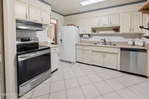 Kitchen - 1191 Johns Dr, Starke, FL 32091 photo 2 of 3