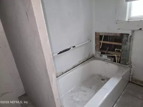 Bath - 1663 Tyler St, Jacksonville, FL 32209 photo 1 of 1
