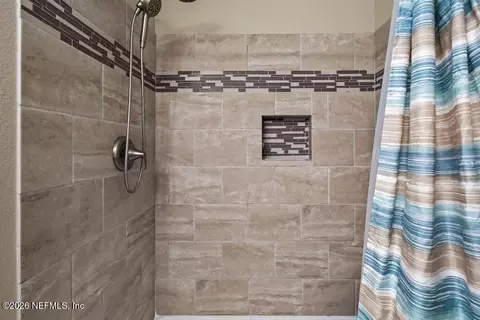 Bath - 78021 Saddle Rock Rd, Yulee, FL 32097 photo 2 of 3