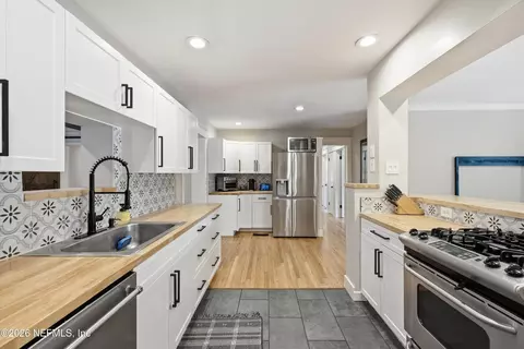 Kitchen - 36 Madeira Dr, Saint Augustine, FL 32080 photo 3 of 4