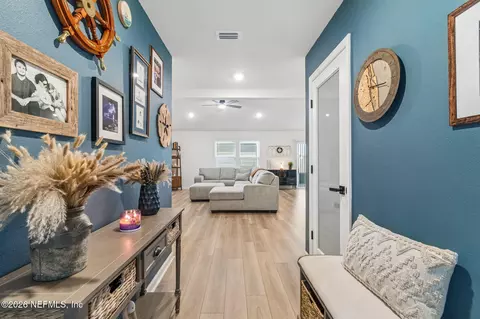 Entry Way - 856 San Antonio Dr, Saint Augustine, FL 32086 photo 2 of 4
