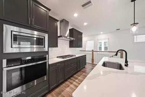 Kitchen - 11110 Diffusion Ct, Jacksonville, FL 32256 photo 4 of 5