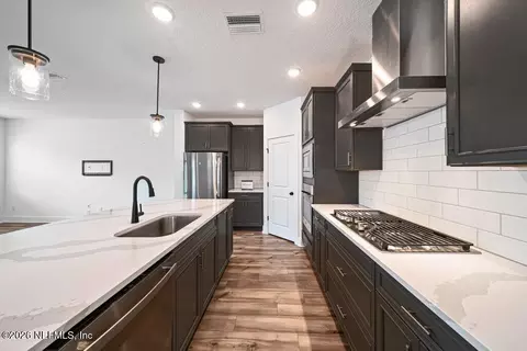 Kitchen - 11110 Diffusion Ct, Jacksonville, FL 32256 photo 3 of 5