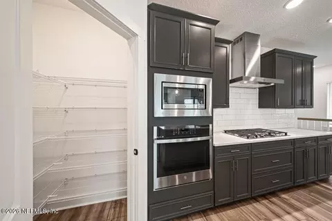 Kitchen - 11110 Diffusion Ct, Jacksonville, FL 32256 photo 5 of 5