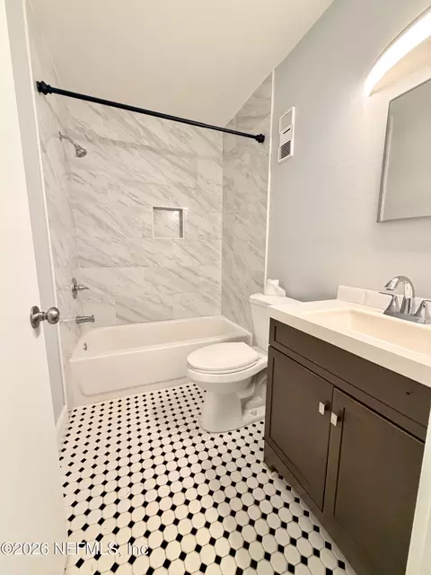 Bath - 650 W Pope Rd #220, Saint Augustine, FL 32080 photo 1 of 4