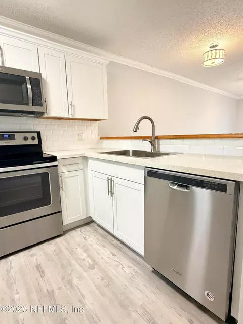 Kitchen - 650 W Pope Rd #220, Saint Augustine, FL 32080 photo 2 of 7