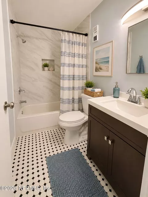 Bath - 650 W Pope Rd #220, Saint Augustine, FL 32080 photo 2 of 4