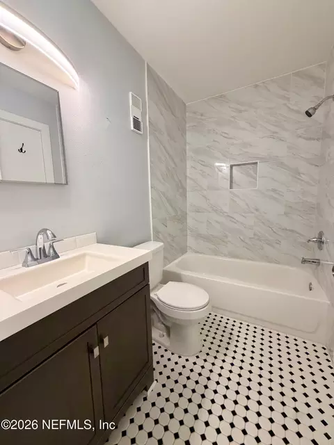 Bath - 650 W Pope Rd #220, Saint Augustine, FL 32080 photo 3 of 4