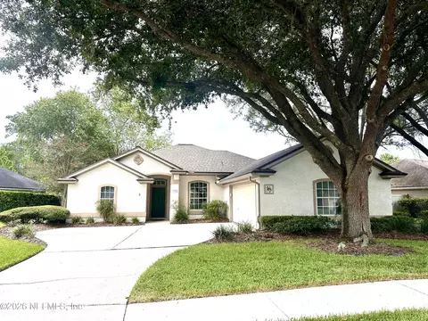 2494 The Woods Dr E, Jacksonville, FL 32246