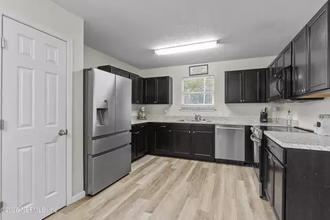 Entry Way - 6110 Sands Pointe Dr, Macclenny, FL 32063 photo 3 of 4