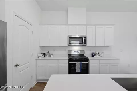 Kitchen - 92 Bogey Pl, Bunnell, FL 32110 photo 2 of 2