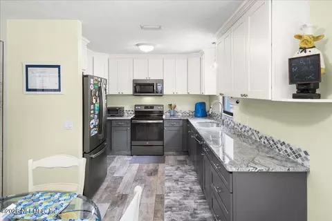 Kitchen - 155 Hawthorne Rd, Saint Augustine, FL 32086 photo 2 of 4