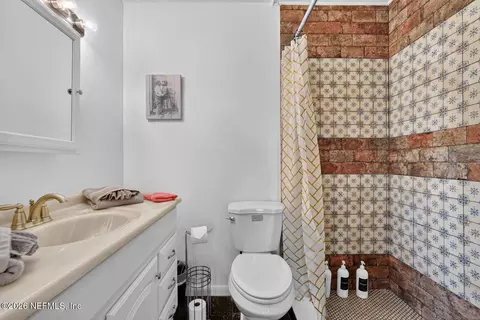 Bath - 31 Sanford St, Saint Augustine, FL 32084 photo 5 of 5