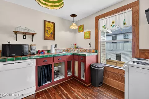 Kitchen - 31 Sanford St, Saint Augustine, FL 32084 photo 1 of 2