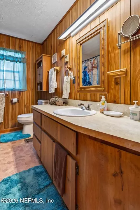 Bath - 172 Silver Lake Dr, Interlachen, FL 32148 photo 3 of 6