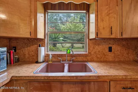 Kitchen - 172 Silver Lake Dr, Interlachen, FL 32148 photo 7 of 9