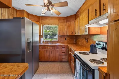 Kitchen - 172 Silver Lake Dr, Interlachen, FL 32148 photo 5 of 9