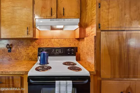 Kitchen - 172 Silver Lake Dr, Interlachen, FL 32148 photo 6 of 9