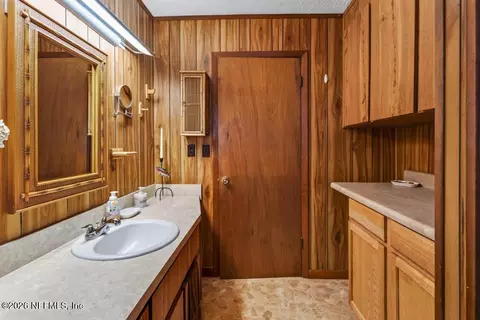 Bath - 172 Silver Lake Dr, Interlachen, FL 32148 photo 6 of 6