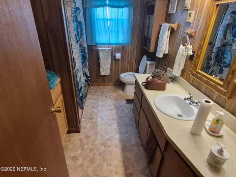 Bath - 172 Silver Lake Dr, Interlachen, FL 32148 photo 1 of 6