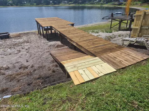 Exterior - 172 Silver Lake Dr, Interlachen, FL 32148 photo 2 of 26