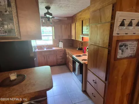 Kitchen - 172 Silver Lake Dr, Interlachen, FL 32148 photo 2 of 9