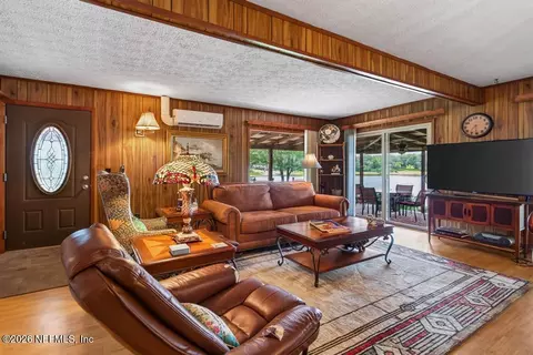 Living - 172 Silver Lake Dr, Interlachen, FL 32148 photo 3 of 5