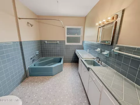 Bath - 477 Del Monte Dr, Saint Augustine, FL 32084 photo 3 of 10