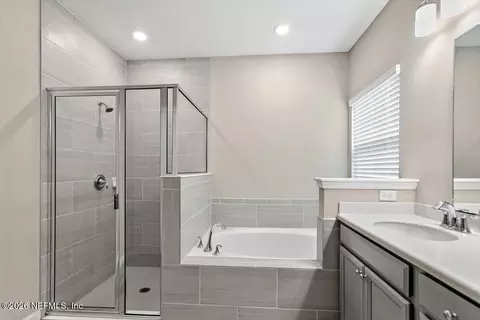 Bath - 1775 Amberly Dr, Middleburg, FL 32068 photo 2 of 4