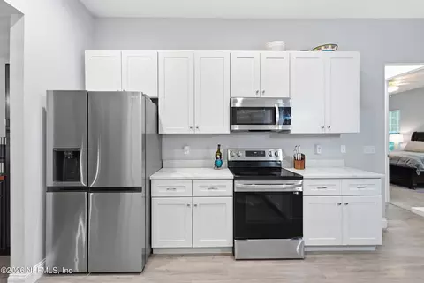 Kitchen - 520 Majestic Oak Pkwy, Saint Augustine, FL 32092 photo 2 of 5