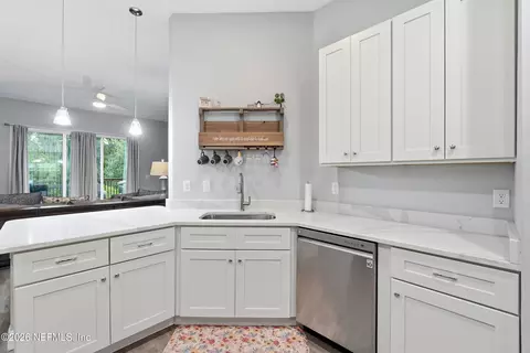 Kitchen - 520 Majestic Oak Pkwy, Saint Augustine, FL 32092 photo 3 of 5