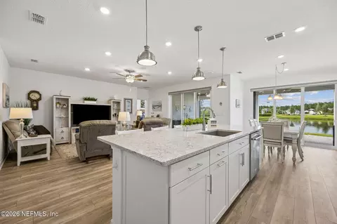 Kitchen - 482 Continuum Loop, Yulee, FL 32097 photo 4 of 4