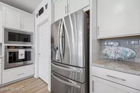 Kitchen - 482 Continuum Loop, Yulee, FL 32097 photo 3 of 4