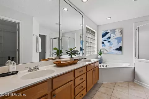Bath - 7883 Chase Meadows Dr E, Jacksonville, FL 32256 photo 5 of 8