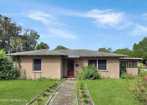 737 N Pine Ave, Green Cove Springs, FL 32043