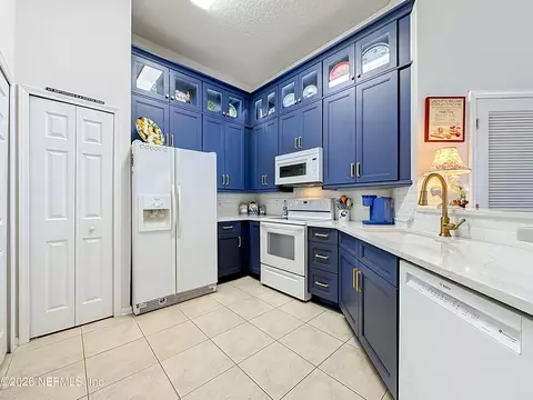 Kitchen - 2367 Old Pine Trl, Fleming Island, FL 32003 photo 1 of 2