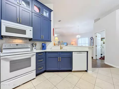 Kitchen - 2367 Old Pine Trl, Fleming Island, FL 32003 photo 2 of 2