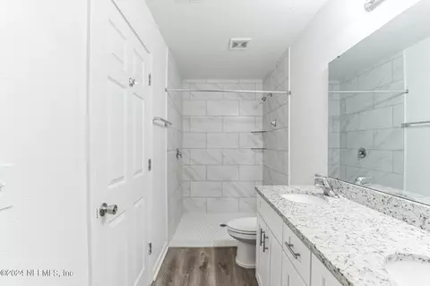 Bath - 908 W 9th St, Saint Augustine, FL 32084 photo 2 of 3