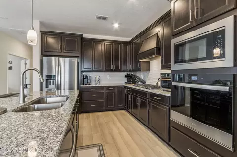 Kitchen - 517 Continuum Loop, Yulee, FL 32097 photo 3 of 7