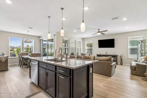 Kitchen - 517 Continuum Loop, Yulee, FL 32097 photo 5 of 7