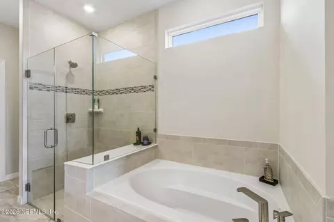 Bath - 517 Continuum Loop, Yulee, FL 32097 photo 2 of 3
