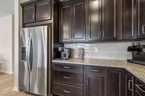 Kitchen - 517 Continuum Loop, Yulee, FL 32097 photo 4 of 7