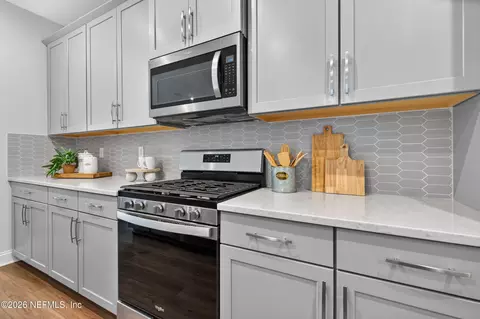 Kitchen - 359 Pinellas Way, Saint Johns, FL 32259 photo 3 of 6
