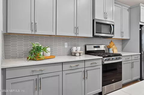 Kitchen - 359 Pinellas Way, Saint Johns, FL 32259 photo 5 of 6