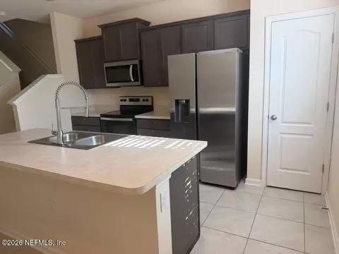 884 Rotary Rd, Jacksonville, FL 32211