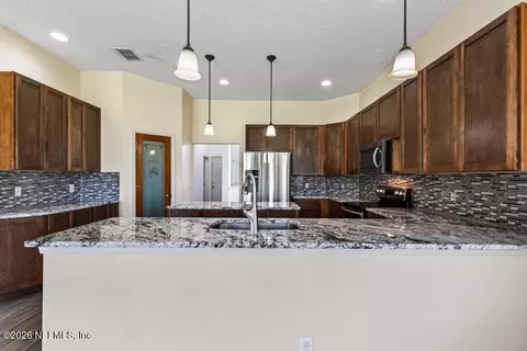 Kitchen - 55534 Deer Run Rd, Callahan, FL 32011 photo 7 of 14