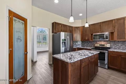 Kitchen - 55534 Deer Run Rd, Callahan, FL 32011 photo 5 of 14